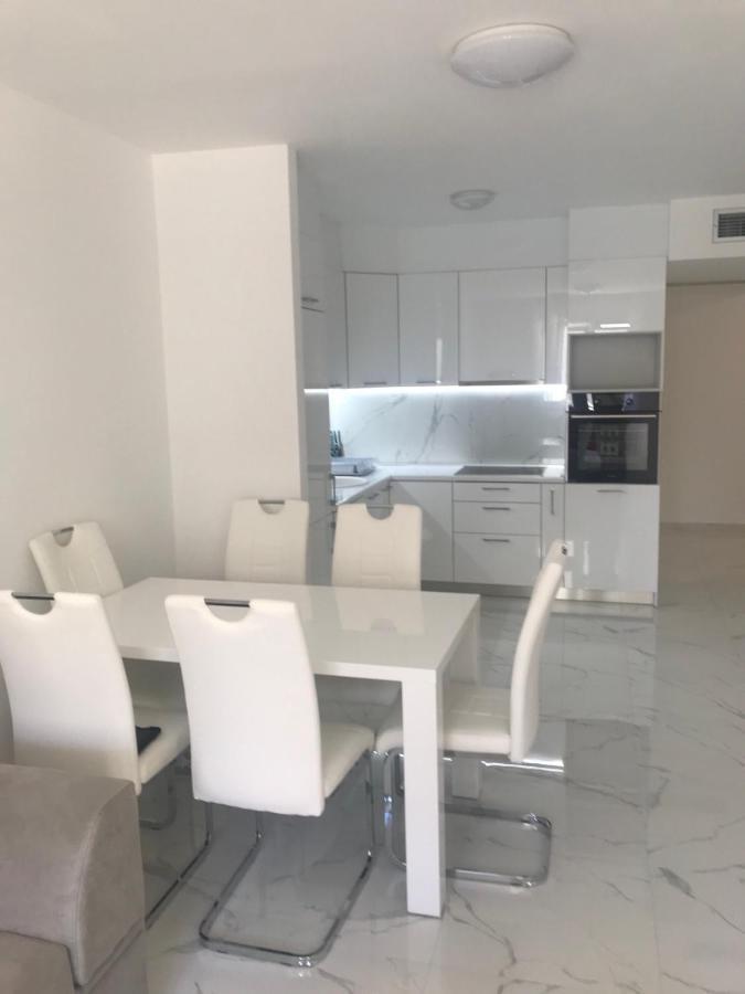 Adriatic Apartman Bečići Luaran gambar