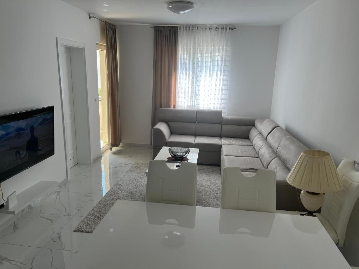 Adriatic Apartman Bečići Luaran gambar