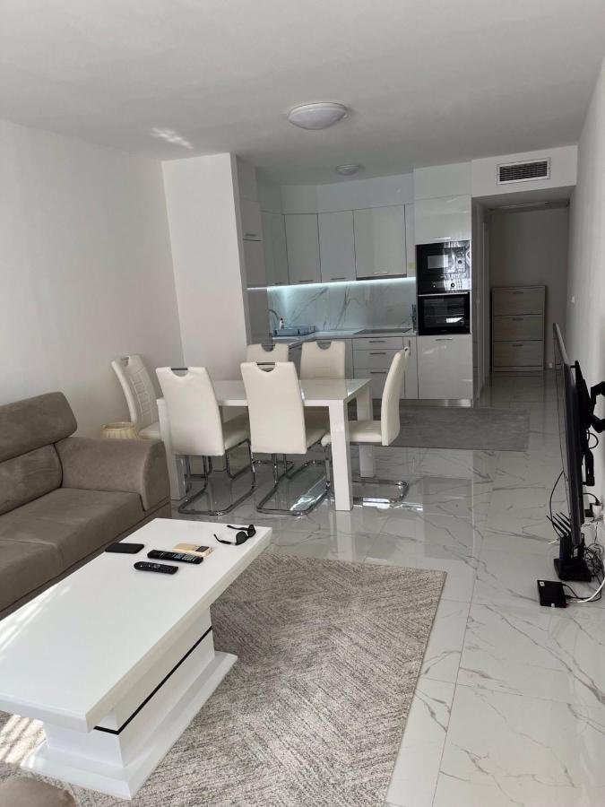 Adriatic Apartman Bečići Luaran gambar