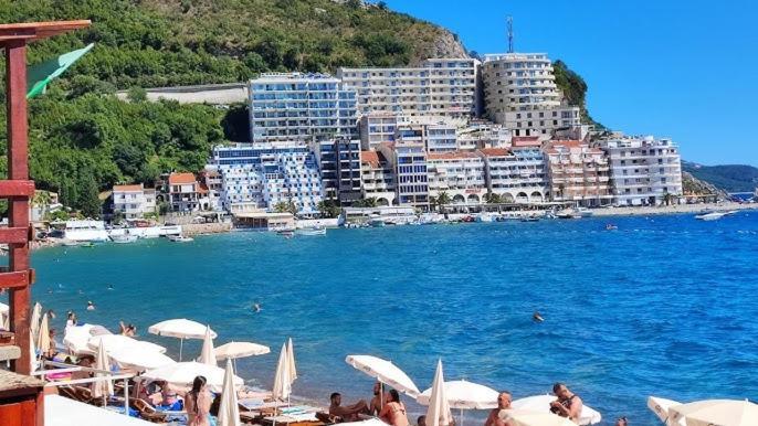 Adriatic Apartman Bečići Luaran gambar