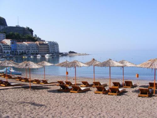 Adriatic Apartman Bečići Luaran gambar